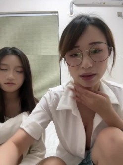 ️清纯主播【202509yoyo】表姐带着表妹下海直播、在线教口活、练习做爱姿势 截图6