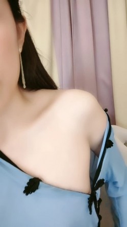 红唇妖娆妹子情趣装扣逼自慰假屌抽插，张开双腿掰穴特写，假屌快速进出高潮呻吟颤抖，连续两场道具双管齐下 截图1