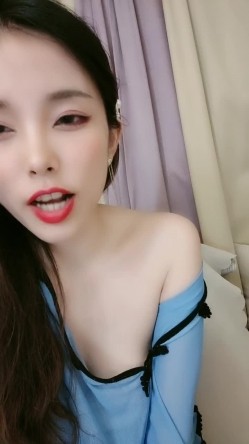 红唇妖娆妹子情趣装扣逼自慰假屌抽插，张开双腿掰穴特写，假屌快速进出高潮呻吟颤抖，连续两场道具双管齐下 截图2