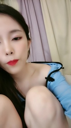 红唇妖娆妹子情趣装扣逼自慰假屌抽插，张开双腿掰穴特写，假屌快速进出高潮呻吟颤抖，连续两场道具双管齐下 截图3