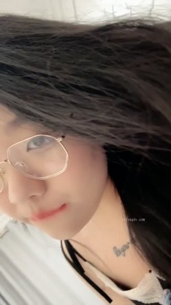 新晋大奶两闺蜜【暴力少女】跳跳糖晗JJ~双飞啪啪~爽炸啦! 截图16