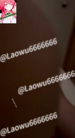 【绿帽淫妻】反差眼镜少妇，极品高颜值露脸人妻「SMMSMM」，约炮入珠单男，和上门推油男技师调情，被当作母狗多人淫趴调教 截图3