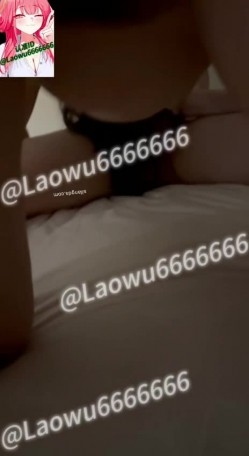 【绿帽淫妻】反差眼镜少妇，极品高颜值露脸人妻「SMMSMM」，约炮入珠单男，和上门推油男技师调情，被当作母狗多人淫趴调教 截图5