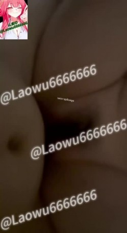 【绿帽淫妻】反差眼镜少妇，极品高颜值露脸人妻「SMMSMM」，约炮入珠单男，和上门推油男技师调情，被当作母狗多人淫趴调教 截图12