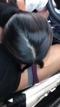 偷开老板的宝马和明星气质的美少妇到海边幽会,吃着爆炸糖给我口爆一边听着嗨歌真爽 截图2