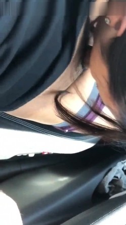 偷开老板的宝马和明星气质的美少妇到海边幽会,吃着爆炸糖给我口爆一边听着嗨歌真爽 截图8