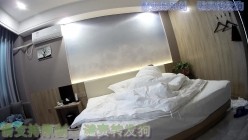 【私房大神原创约炮】，女大学生，操完裹着精液马不停蹄去见男朋友，真正的爱情故事，双角度拍摄 截图2
