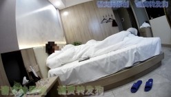 【私房大神原创约炮】，女大学生，操完裹着精液马不停蹄去见男朋友，真正的爱情故事，双角度拍摄 截图16