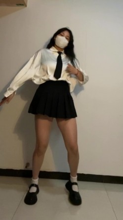 青春无敌白皙圆润极品天然巨乳蜂腰肥臀网红小钢炮【万听】私拍全集，变装裸舞紫薇完美炮架 截图2