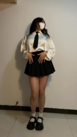 青春无敌白皙圆润极品天然巨乳蜂腰肥臀网红小钢炮【万听】私拍全集，变装裸舞紫薇完美炮架 截图3
