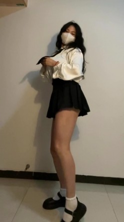 青春无敌白皙圆润极品天然巨乳蜂腰肥臀网红小钢炮【万听】私拍全集，变装裸舞紫薇完美炮架 截图4