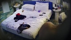 安防酒店摄像头偷拍校园嘻哈时尚美女和爱舔脚变态男友啪啪 截图4