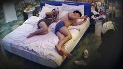 安防酒店摄像头偷拍校园嘻哈时尚美女和爱舔脚变态男友啪啪 截图13