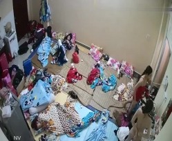 《黑客破解》真实探秘洗脚城女技师宿舍 里面干啥的都有 截图8