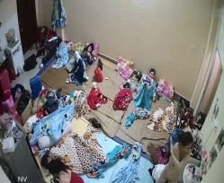 《黑客破解》真实探秘洗脚城女技师宿舍 里面干啥的都有 截图11