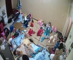 《黑客破解》真实探秘洗脚城女技师宿舍 里面干啥的都有 截图13