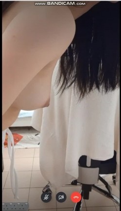 云盘泄密 冒充机器人忽悠美女模特脱光了看身材和鲍鱼 截图12