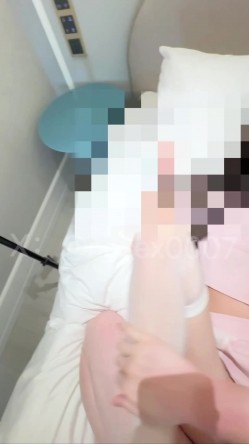 桩机男遇上性感窈窕大长腿！国产高质量情侣「小鱼饭馆」付费资源 截图10