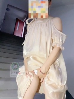 《极品反差 淫妻》价值千元顶级山东绿帽癖NTR淫乱夫妇【小气质】私拍，诚邀各界实力单男3P露出相当火爆完整合集 截图8