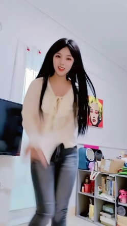 青春无敌，抖音风艺校美少女【杨晓花】定制福利，露脸露点，各种热门BGM裸舞 截图1