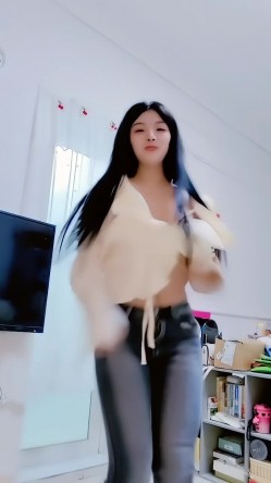 青春无敌，抖音风艺校美少女【杨晓花】定制福利，露脸露点，各种热门BGM裸舞 截图8
