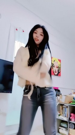 青春无敌，抖音风艺校美少女【杨晓花】定制福利，露脸露点，各种热门BGM裸舞 截图9