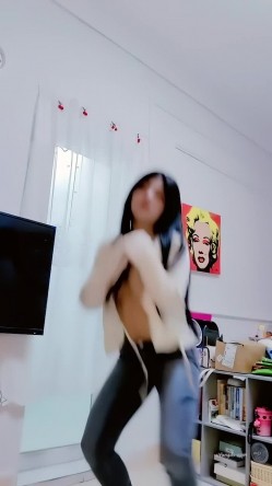 青春无敌，抖音风艺校美少女【杨晓花】定制福利，露脸露点，各种热门BGM裸舞 截图12