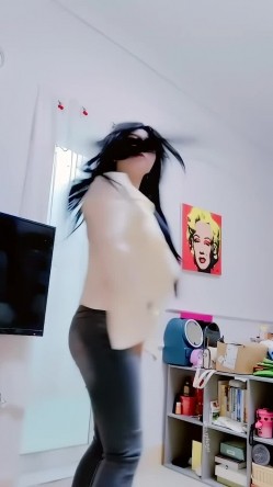 青春无敌，抖音风艺校美少女【杨晓花】定制福利，露脸露点，各种热门BGM裸舞 截图14