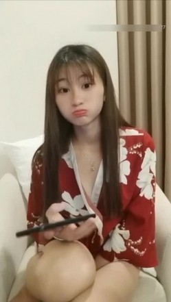 学院派漂亮高挑气质美女豪华套房和土豪粉丝网盘现场啪啪,各种道具玩弄骚逼,从床上一直操到沙发上,国语! 截图2