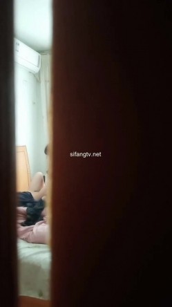 5月最新流出高二学生快开学了先干炮被同学偷拍流出疯了 截图8