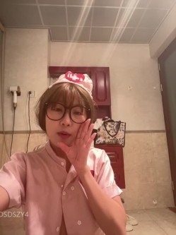 ️极品眼镜骚妹【xiaomugouya】非常反差的肥臀眼镜妹子白丝黑丝跳蛋自慰 截图13