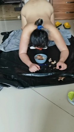 【极品流出 ️恋爱性陷阱】圈养调教大学母狗『二月』无下限性开发实录 完美曝光真实还原母狗成长变化 截图14