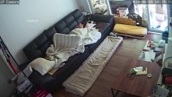 百姓民居摄像头入侵真实偸拍骚女隐私生活大揭密，亮点多多，用双腿夹被子蹭B的妹子是真会玩 截图4