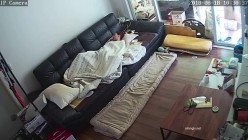百姓民居摄像头入侵真实偸拍骚女隐私生活大揭密，亮点多多，用双腿夹被子蹭B的妹子是真会玩 截图8