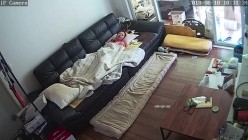 百姓民居摄像头入侵真实偸拍骚女隐私生活大揭密，亮点多多，用双腿夹被子蹭B的妹子是真会玩 截图12
