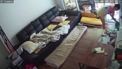 百姓民居摄像头入侵真实偸拍骚女隐私生活大揭密，亮点多多，用双腿夹被子蹭B的妹子是真会玩 截图15