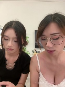 ️清纯主播【202509yoyo】表姐带着表妹下海直播、在线教口活、练习做爱姿势 截图6