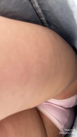 论坛VIP资源大师极限贴身CD超多漂亮小姐姐亮点多多各种骚丁露臀蕾丝骚内COSER美眉直接真空露逼 截图8