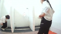 服务区女厕1镜多位置偷拍 ️路过婚车队伍伴娘亲友团络绎不绝上厕所场景庞大 截图8