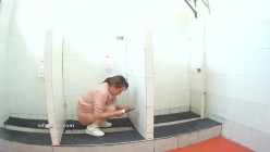 服务区女厕1镜多位置偷拍 ️路过婚车队伍伴娘亲友团络绎不绝上厕所场景庞大 截图9