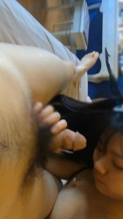 高端自拍佳作-交友软件上认识的97年童颜巨乳网红美女,花了不少钱终于约到酒店啪啪,女仆装伺候,激烈爆插! 截图6