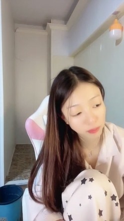 帝王级享受【06清纯安静】校花学妹拉闺蜜下海 双飞啪啪 道具玩弄叠罗汉各种神操作 截图1