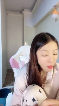 帝王级享受【06清纯安静】校花学妹拉闺蜜下海 双飞啪啪 道具玩弄叠罗汉各种神操作 截图4