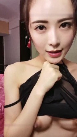 高颜值气质苗条妹子自慰诱惑 单腿黑丝椅子上跳蛋塞逼逼看着非常诱人 截图2