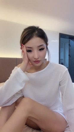 骨感美女被干了【06车模】长腿丝袜带图案 高颜值美乳少女 吃鸡自慰啪啪 爽的很 截图16