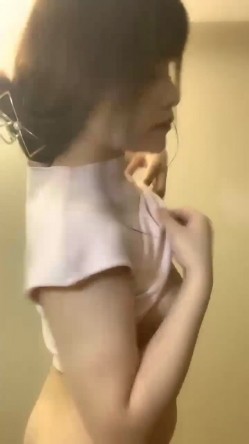 很像抖音那个百万网红蔓越莓，【蜜桃美少女】，某平台签约模特，和男友全程露脸啪啪，属实很良心了 截图7