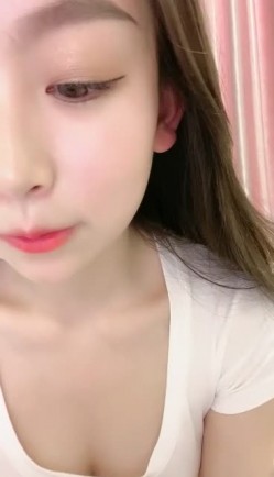 【可盐可甜吖】新人! 顶级绿播~酥胸翘臀掰穴 福利视频~全程无尿点今晚我要撸他三回合 截图1