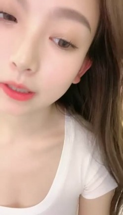 【可盐可甜吖】新人! 顶级绿播~酥胸翘臀掰穴 福利视频~全程无尿点今晚我要撸他三回合 截图3
