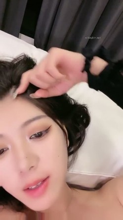 【汝汝汝】两大女神 两个妹子，女神被无套内射，超爽，欲仙欲死的小表情太销魂了，劲爆佳作 截图6