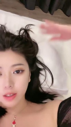 【汝汝汝】两大女神 两个妹子，女神被无套内射，超爽，欲仙欲死的小表情太销魂了，劲爆佳作 截图12